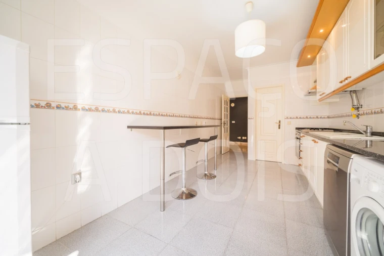 Apartamento T2 para Arrendamento em Queluz e Belas Foto 12