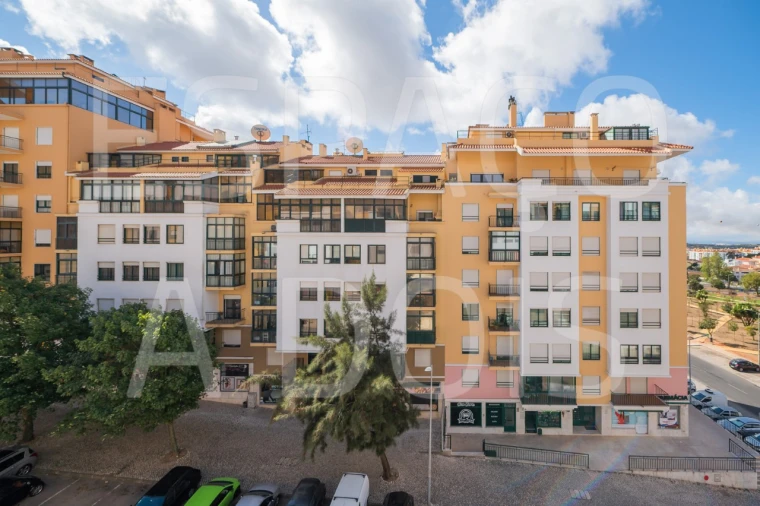 Apartamento T2 para Arrendamento em Queluz e Belas Foto 17