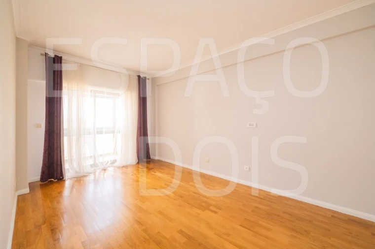 Apartamento T2 para Arrendamento em Queluz e Belas Foto 23