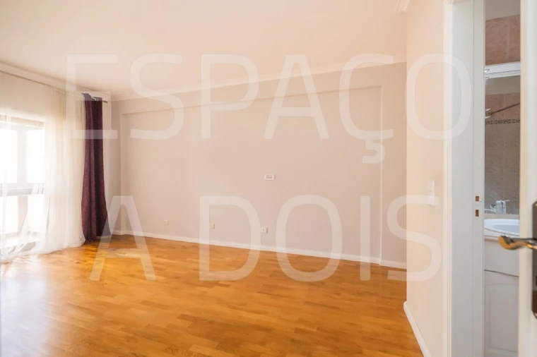 Apartamento T2 para Arrendamento em Queluz e Belas Foto 24