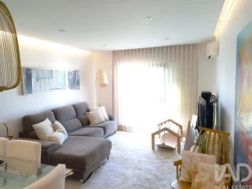 Apartamento T2 para Arrendamento em Faro (Sé e São Pedro)