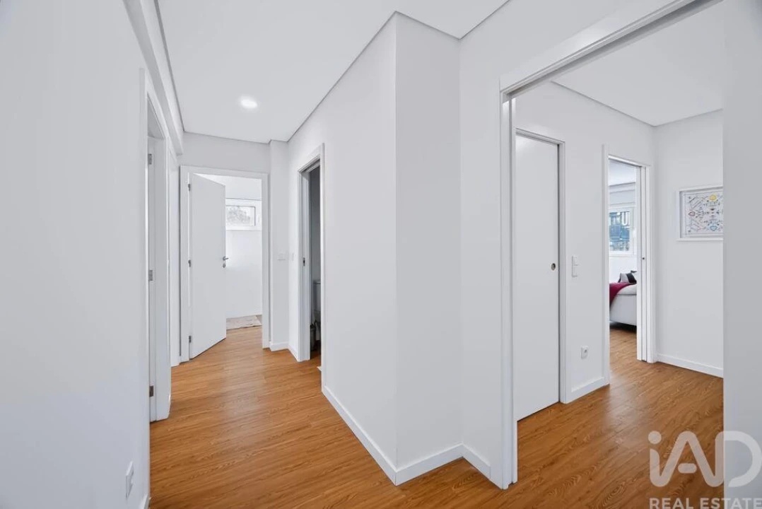 Apartamento T3 para Arrendamento em São Domingos de Benfica Foto 4