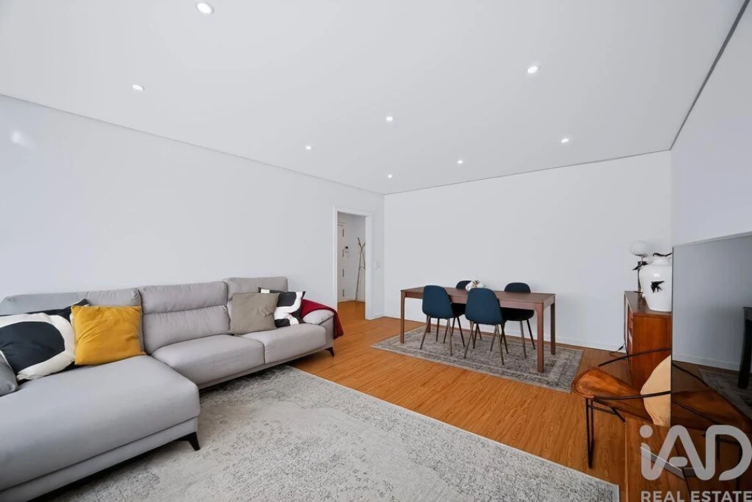 Apartamento T3 para Arrendamento em São Domingos de Benfica Foto 2
