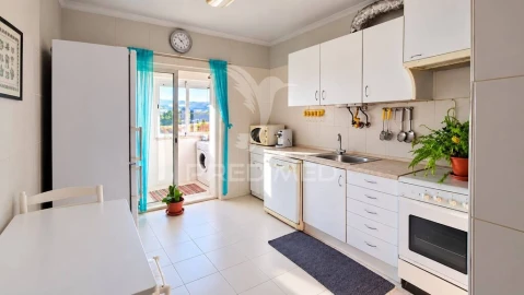 Apartamento T3 para Venda em Oeiras e São Julião da Barra, Paço de Arcos e Caxias