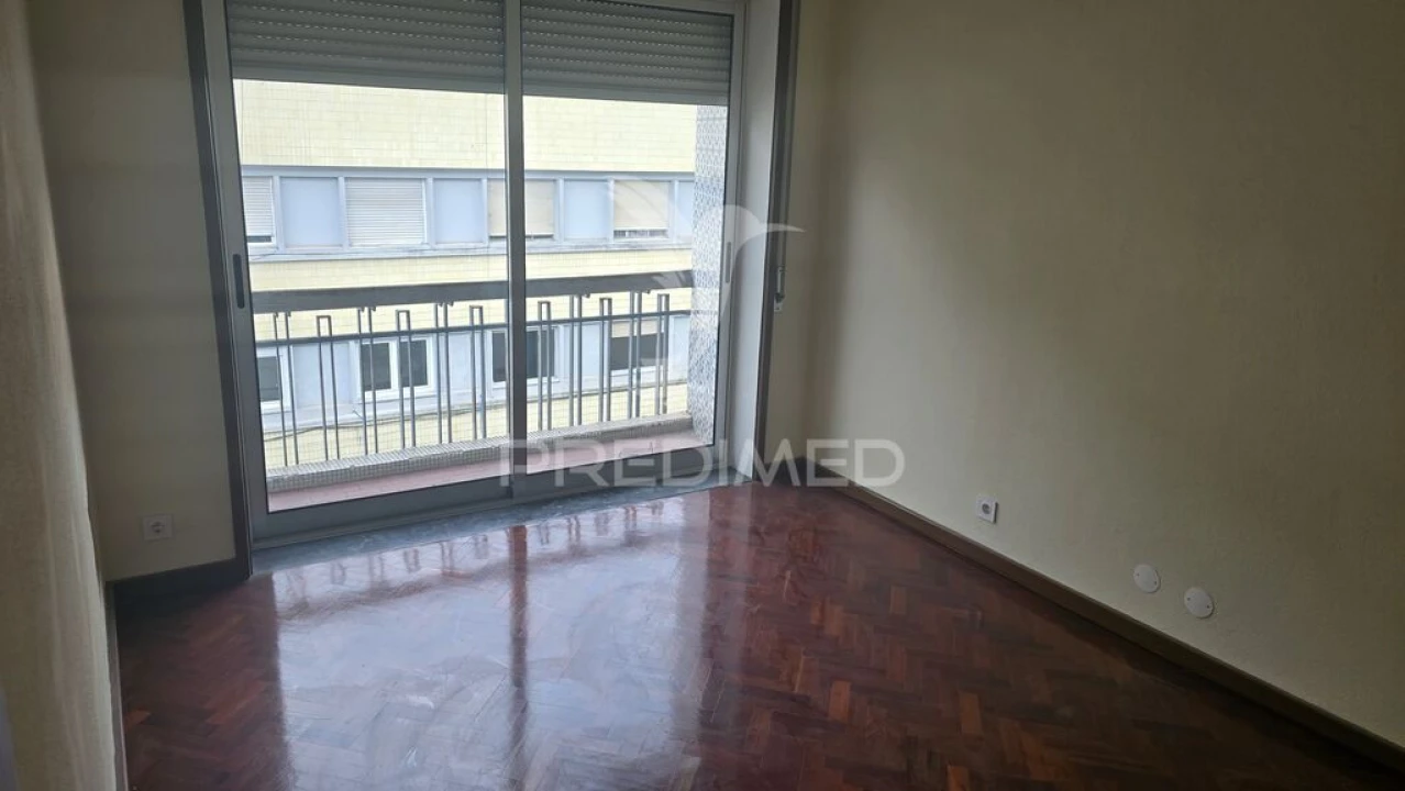 Prédio para Venda em Baguim do Monte (Rio Tinto) Foto 15