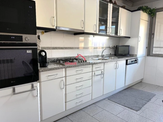 Apartamento T4 para Venda em Nogueira, Fraião e Lamaçães Foto 3