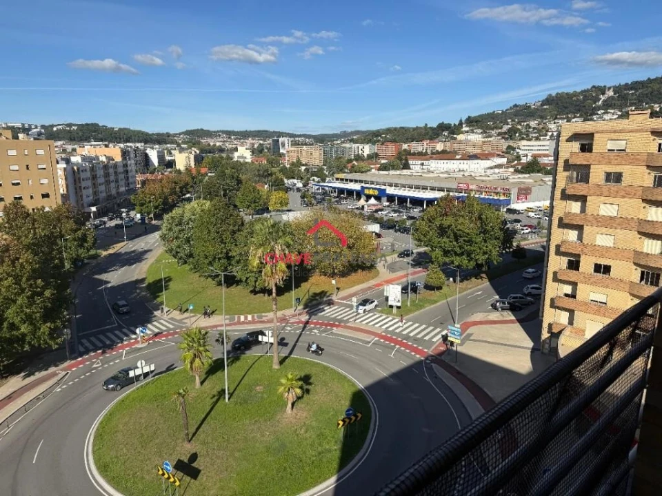 Apartamento T4 para Venda em Nogueira, Fraião e Lamaçães Foto 1