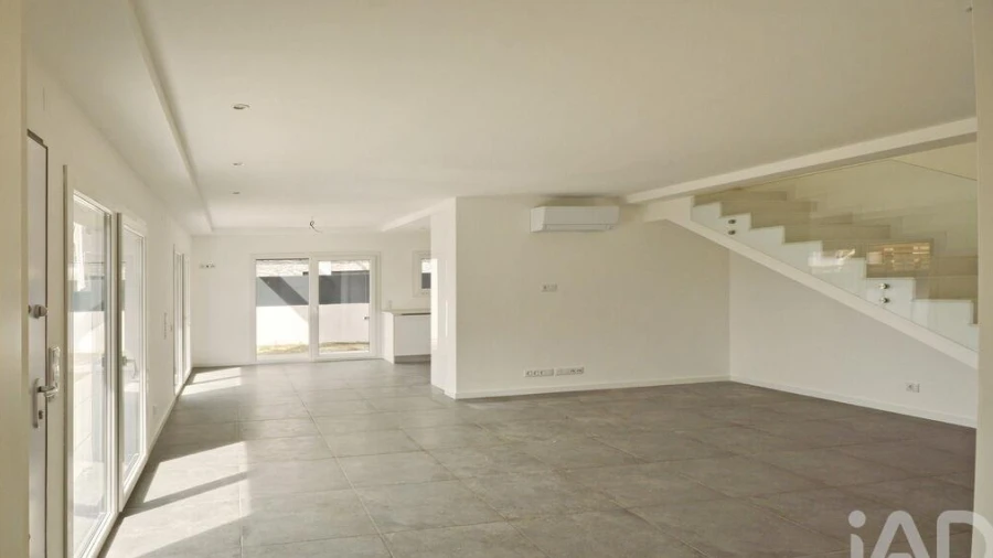 Moradia T4 para Venda em Fernao Ferro