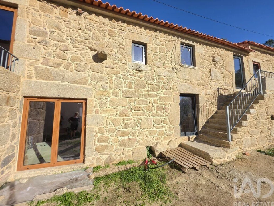Moradia T2 para Venda em Loivo Foto 1