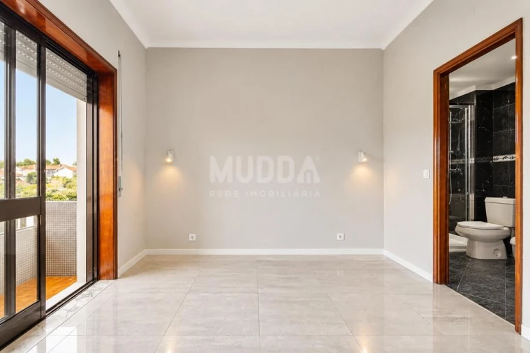 Apartamento T3 para Venda em Paços de Brandão Foto 16
