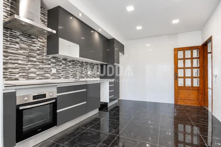 Apartamento T3 para Venda em Paços de Brandão Foto 29
