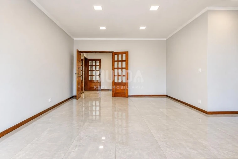 Apartamento T3 para Venda em Paços de Brandão Foto 3