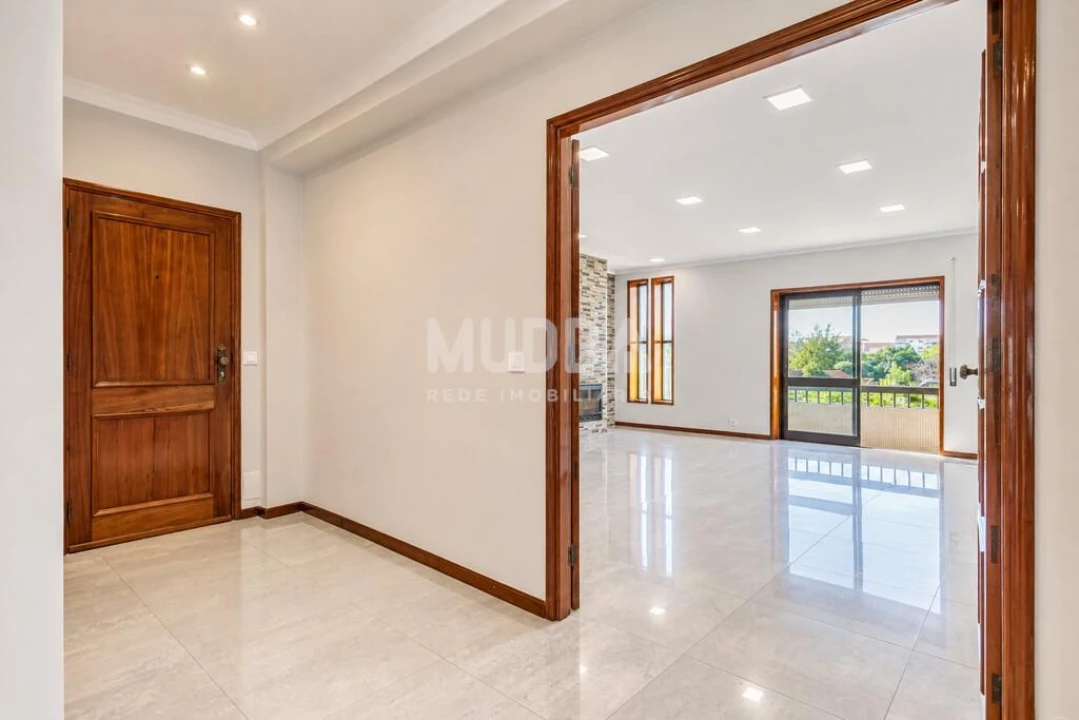 Apartamento T3 para Venda em Paços de Brandão Foto 11
