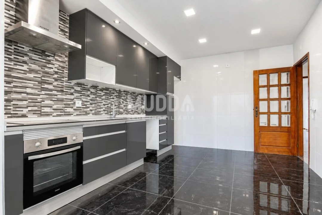 Apartamento T3 para Venda em Paços de Brandão Foto 29