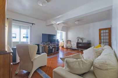 Apartamento T3 para Venda em Charneca de Caparica e Sobreda