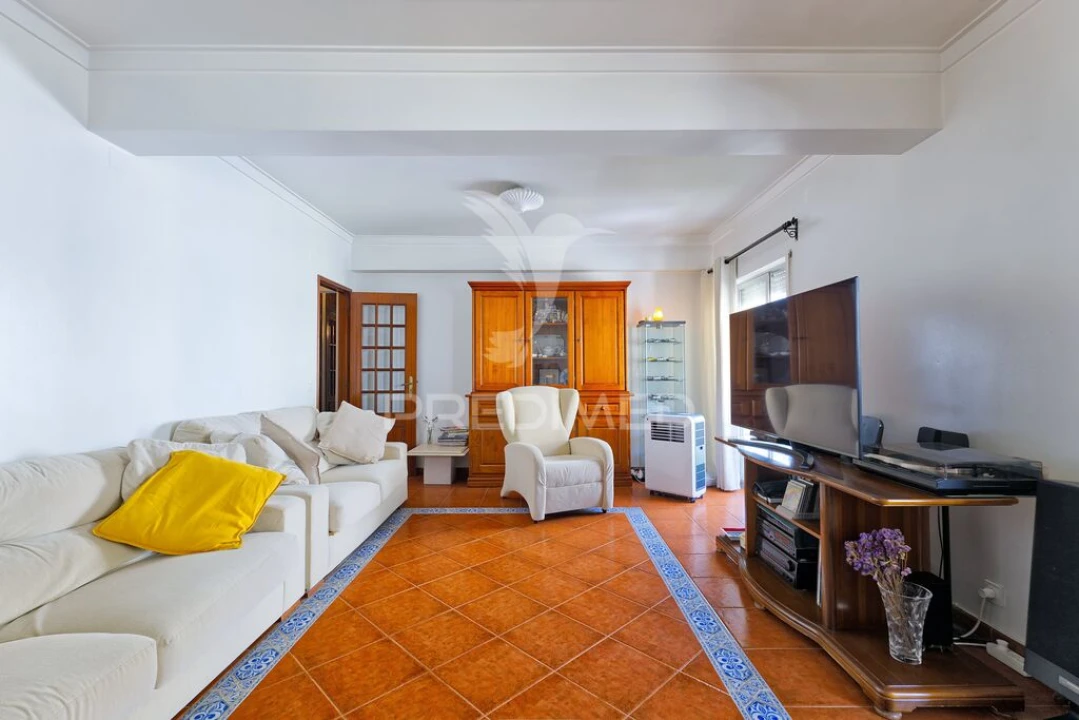 Apartamento T3 para Venda em Charneca de Caparica e Sobreda Foto 17