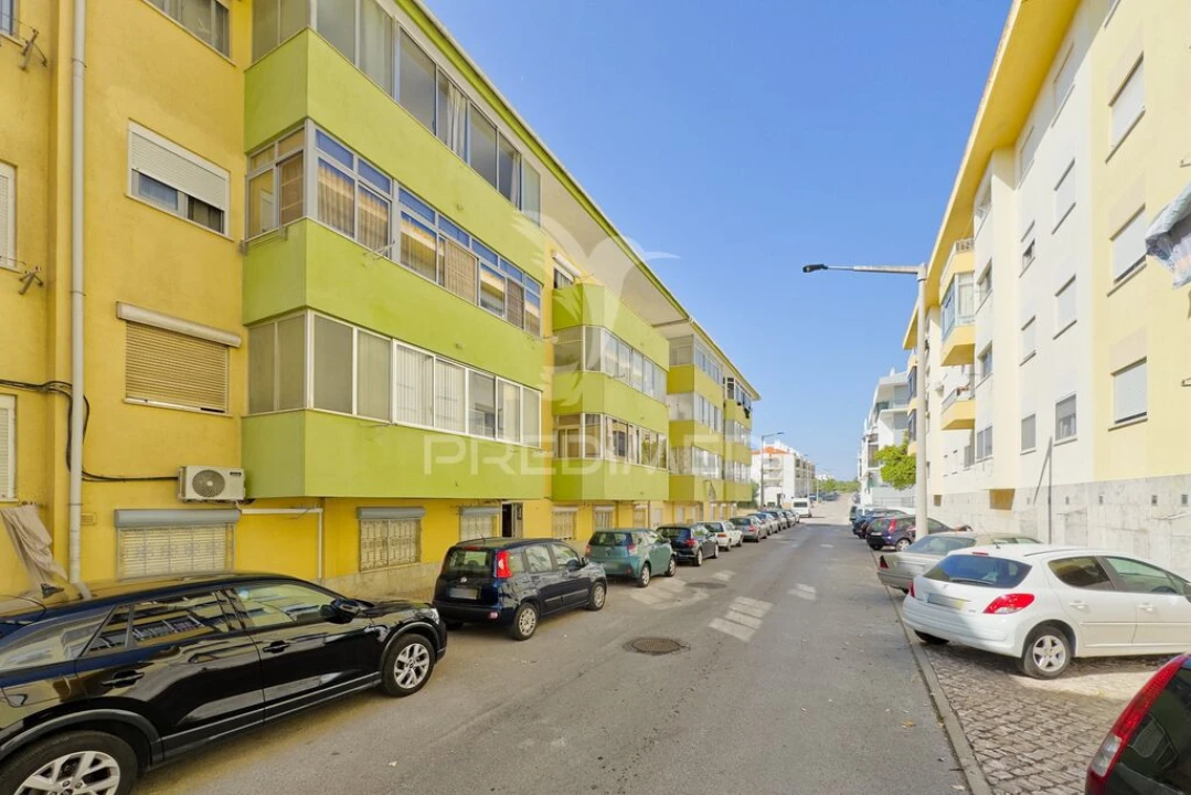 Apartamento T3 para Venda em Charneca de Caparica e Sobreda Foto 6