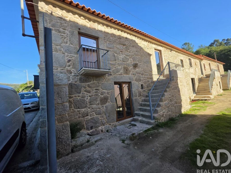 Moradia T2 para Venda em Loivo Foto 2