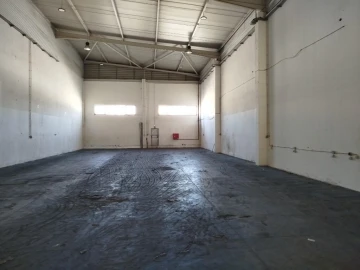 Armazém para Arrendamento em Pontinha e Famões