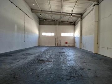 Armazém para Arrendamento em Pontinha e Famões
