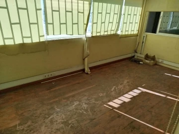Armazém para Arrendamento em Pontinha e Famões
