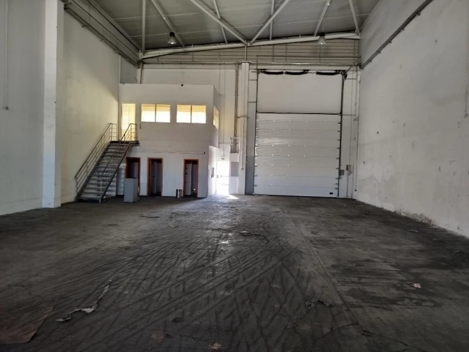Armazém para Arrendamento em Pontinha e Famões Foto 2