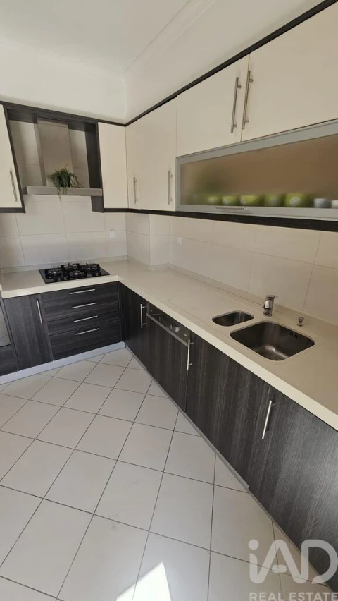 Apartamento T2 para Arrendamento em Loule (São Clemente)