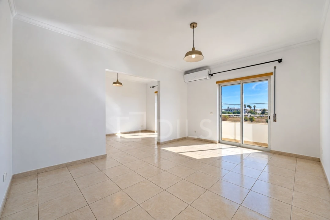 Apartamento T2 para Arrendamento em Faro (Sé e São Pedro) Foto 1