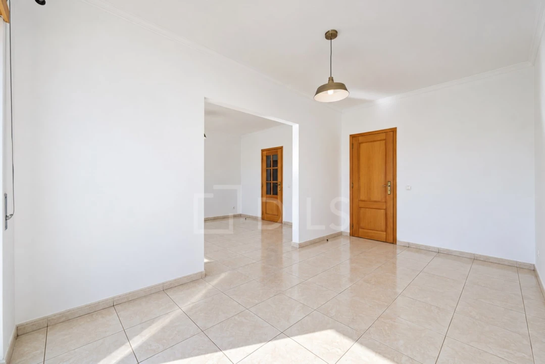 Apartamento T2 para Arrendamento em Faro (Sé e São Pedro) Foto 2