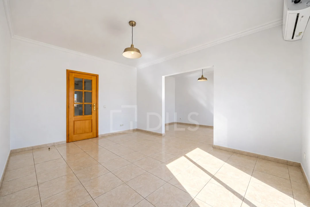 Apartamento T2 para Arrendamento em Faro (Sé e São Pedro) Foto 4