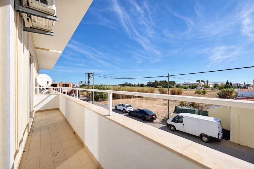 Apartamento T2 para Arrendamento em Faro (Sé e São Pedro) Foto 5