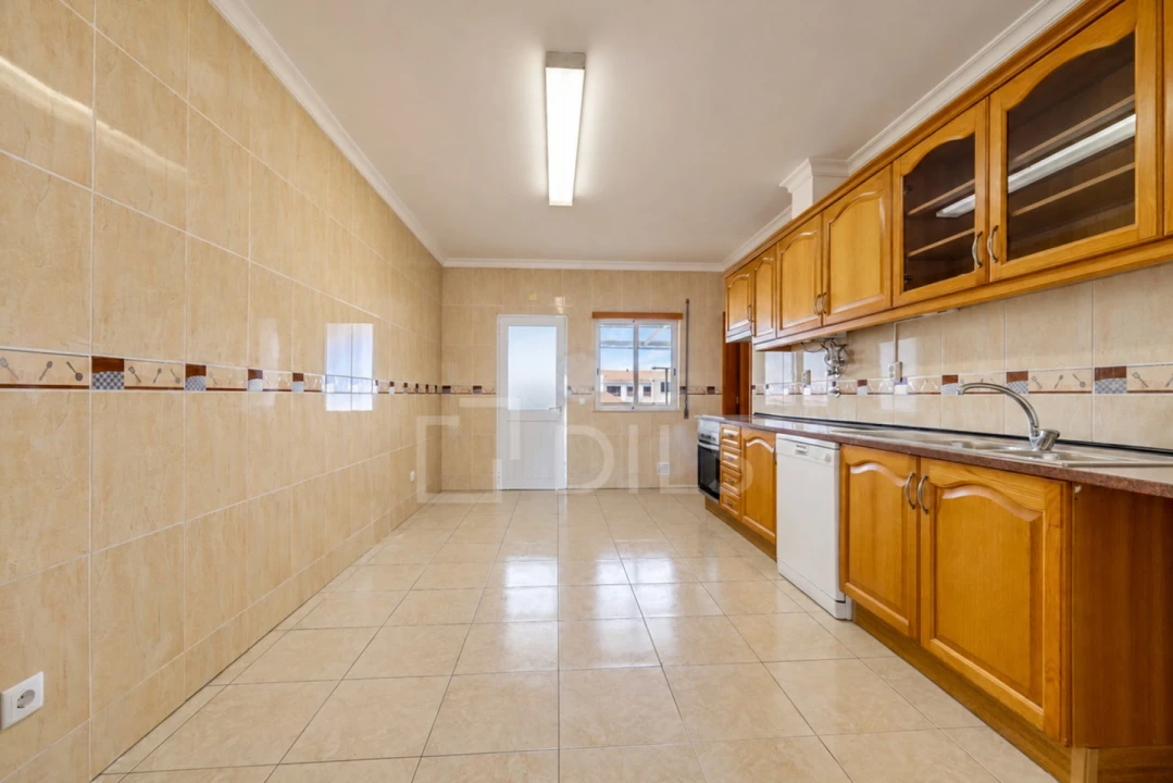 Apartamento T2 para Arrendamento em Faro (Sé e São Pedro) Foto 6