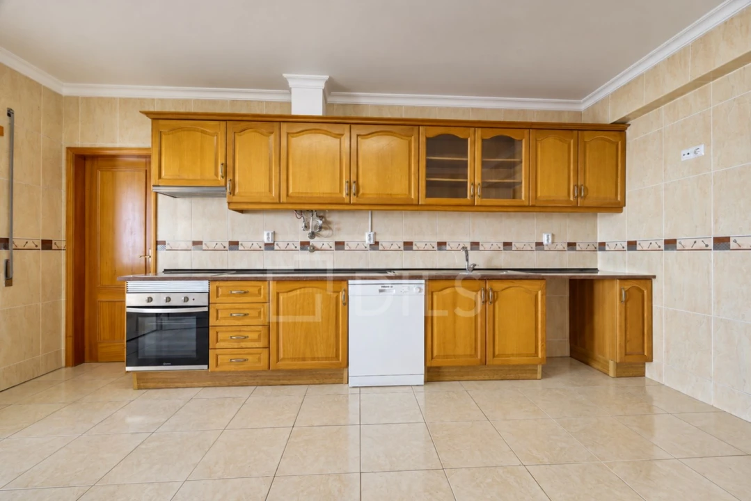 Apartamento T2 para Arrendamento em Faro (Sé e São Pedro) Foto 8