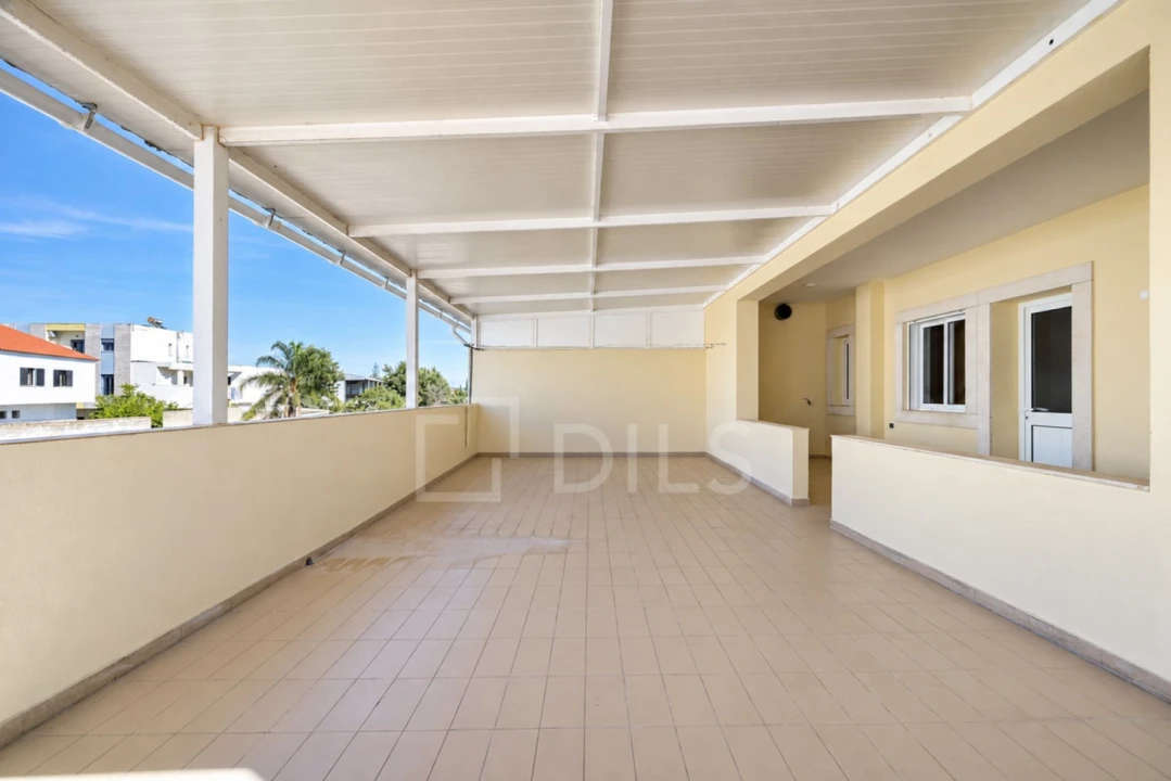 Apartamento T2 para Arrendamento em Faro (Sé e São Pedro) Foto 10