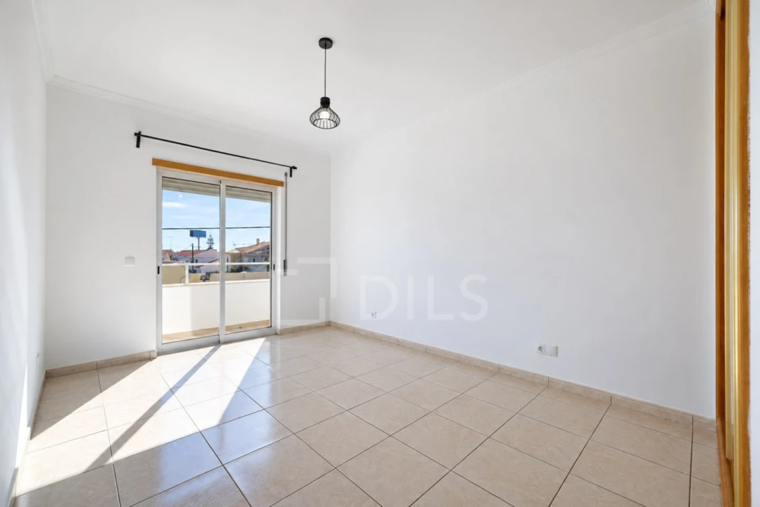 Apartamento T2 para Arrendamento em Faro (Sé e São Pedro) Foto 15