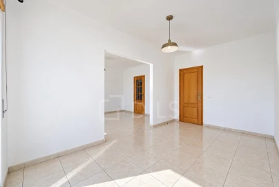 Apartamento T2 para Arrendamento em Faro (Sé e São Pedro)