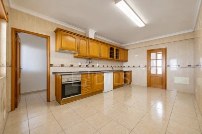 Apartamento T2 para Arrendamento em Faro (Sé e São Pedro)