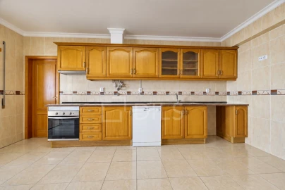 Apartamento T2 para Arrendamento em Faro (Sé e São Pedro)