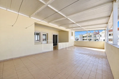 Apartamento T2 para Arrendamento em Faro (Sé e São Pedro)