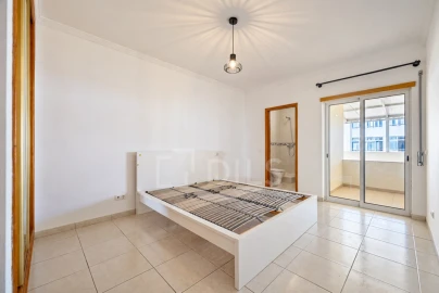 Apartamento T2 para Arrendamento em Faro (Sé e São Pedro)