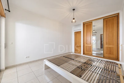 Apartamento T2 para Arrendamento em Faro (Sé e São Pedro)