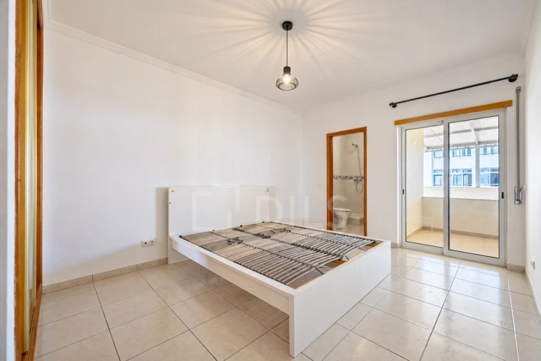 Apartamento T2 para Arrendamento em Faro (Sé e São Pedro) Foto 12