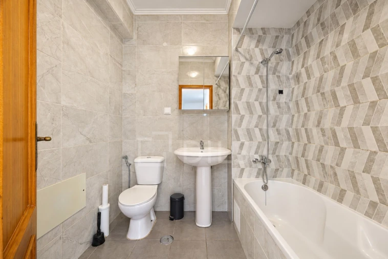 Apartamento T2 para Arrendamento em Faro (Sé e São Pedro) Foto 19