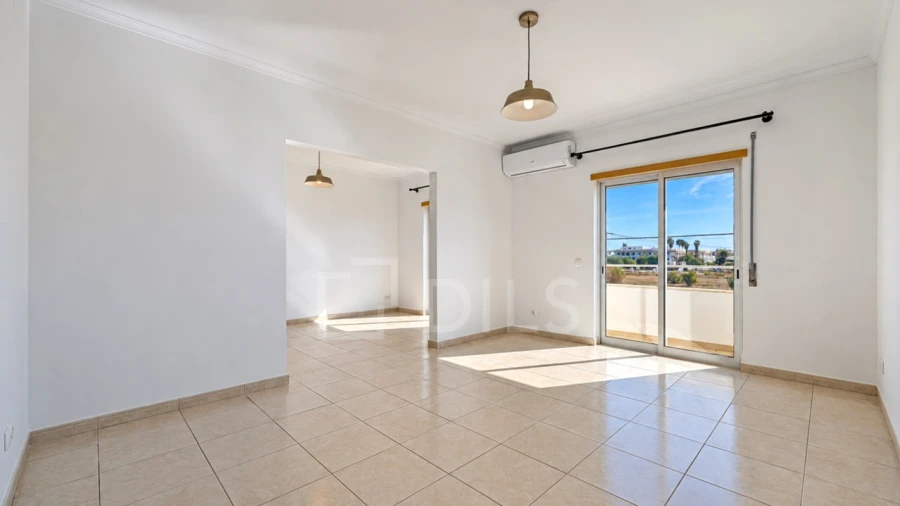 Apartamento T2 para Arrendamento em Faro (Sé e São Pedro)