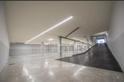 Armazém para Venda em Alvalade