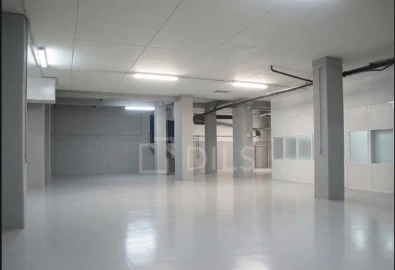 Armazém para Venda em Alvalade