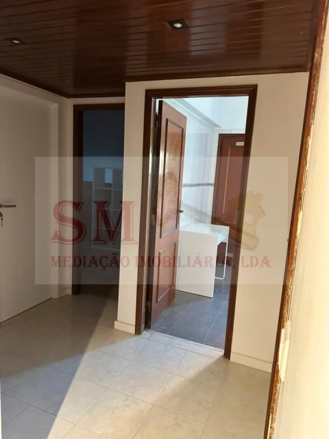 Apartamento T1 para Arrendamento em Cacém e São Marcos