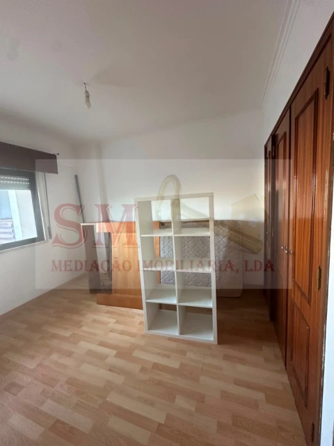 Apartamento T1 para Arrendamento em Cacém e São Marcos
