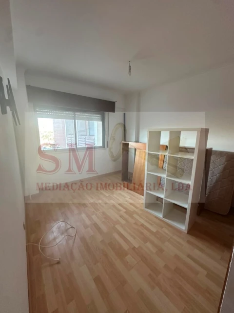 Apartamento T1 para Arrendamento em Cacém e São Marcos