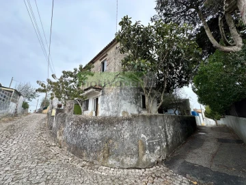 Moradia T2 para Venda em Rio de Mouro